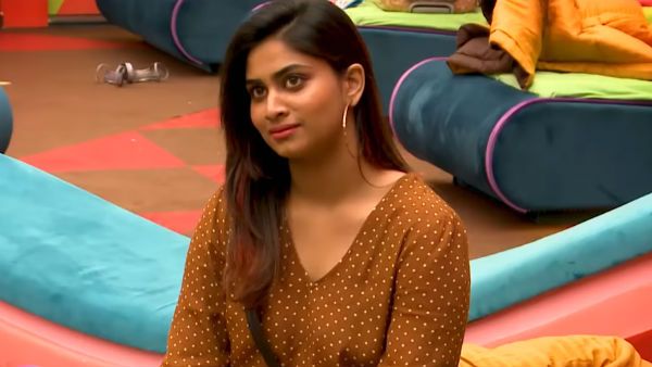 பாலாவுக்கு ஊட்டி விட்ட ஷிவானி.. எல்லாம் அதிகாரத் திமிரா? காதல் பவரான்னு தெரியலையே?