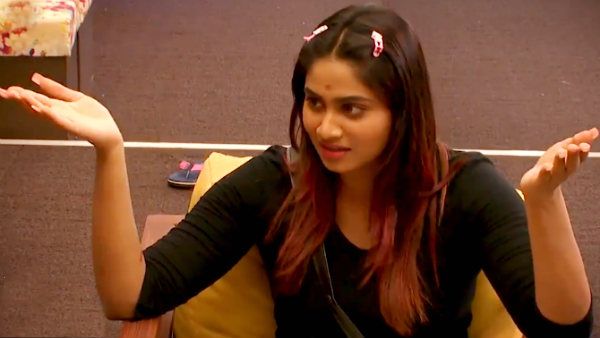 டார்கெட் பண்றவங்களுக்கு பார்வையாலேயே பதில் சொல்லும் ஷிவானி.. கிறங்க வைக்கும் க்யூட் ரியாக்ஷன்ஸ்!