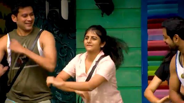 வெறித்தனம் பாட்டுக்கு செம குத்து குத்திய ஹவுஸ் மேட்ஸ்.. பிக் பாஸ் ஓப்பனிங்கே செம அமர்களம்!