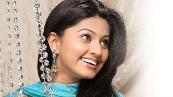 புன்னகையரசிக்கு இன்று பிறந்தநாள்.. ரசிகர்களின் வாழ்த்து மழையில் நனையும் சினேகா!