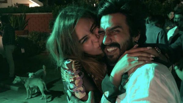 ஆத்தாடி என்ன ஒரு ஆவேசம்.. விஷ்ணு விஷால் கன்னத்தில் அப்படியொரு நச்.. ஜுவாலா கட்டாவுக்கு என்னாச்சு?