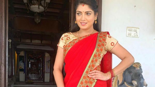 தொழிலதிபருடன் திடீர் காதல்.. விஸ்வாசம், சர்கார் பட நடிகை ரகசிய திருமணம்.. திரையுலகம் வாழ்த்து!