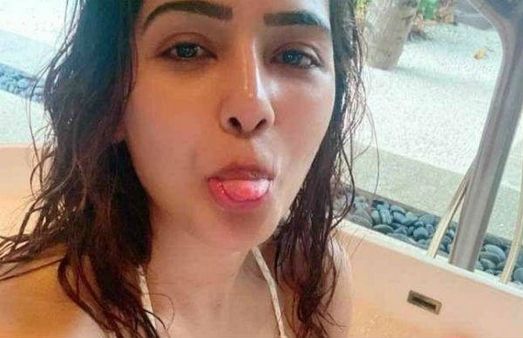 குளியல் அறையில் நாக்கை நீட்டி ஹாட் போஸ் கொடுத்த சமந்தா.. கதறும் சிங்கிள் பசங்க !