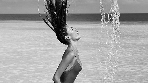 வாவ், என்னா ஸ்டில்.. பிளாக் மேஜிக்காம்.அசத்திய ஹாலிவுட் பிகினி குயின்.. ஆச்சரியத்தில் நெட்டிசன்ஸ்!