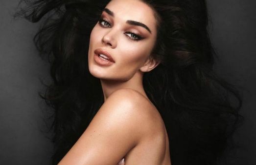 ஒட்டு துணி இல்லாமல்... உடலை கையால் மறைத்து போஸ்.. எமி ஜாக்சனின் அடாவடி பிக்ஸ்!