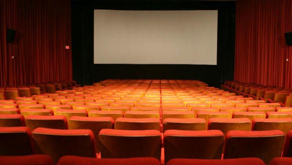 கொரோனா லாக்டவுன்.8 மாதத்துக்குப் பிறகு தியேட்டர்கள் நாளை திறப்பு. புதிய படங்கள் ரிலீஸில் சிக்கல்!