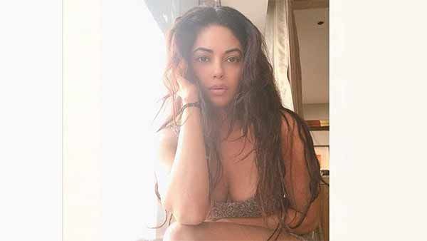 'வெட்கமே இல்லையா? இதுதான் சுதந்திரமா?' பிரபல கிளாமர் நடிகையை விளாசித் தள்ளிய நெட்டிசன்ஸ்!