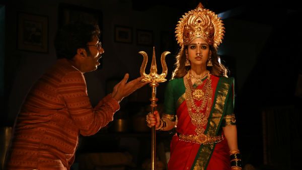 நயன்தாராவின் 'மூக்குத்தி அம்மன்'.. நம்ப முடியாத கிளைமாக்ஸில் இவ்ளோ பேரா? ஆச்சரியம்தான்!