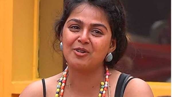 ஜஸ்ட் எஸ்கேப்.. பிக் பாஸ் எவிக்‌ஷனில் இருந்து தப்பிய பிரபல நடிகை.. டிஆர்பி படுத்தும் பாடு!