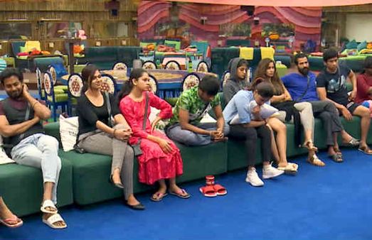 ஆரி, ரியோவை விட ஷிவானி, கேபி, ஆஜீத் எல்லாம் என்ன பண்ணிட்டாங்க.. கேள்வி எழுப்பும் நெட்டிசன்ஸ்!