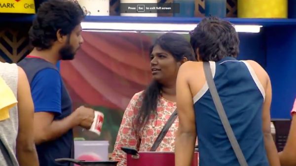 இது காமெடியா? இதுக்கு பேக் கிரவுண்ட் மியூஸிக் வேற.. உன் புராடெக்ட்ஸ் எப்டிலாம் சில்லறையை செதறவிடுற!