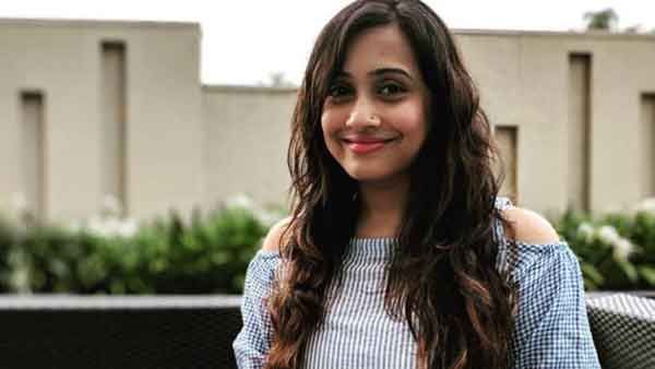 கொரோனா பயமே இல்லையே.. மாஸ்க் அணியாமல் வெளியில் சுற்றிய இன்னொரு நடிகைக்கும் அபராதம்!