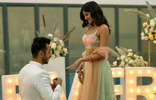 திடீரென 'பிராமிஸ் ரிங்'.. ஷாக் கொடுத்த காதலர்.. திக்குமுக்காடி போன பிரபல ஹீரோயின்.. ஓவர் ஹேப்பி!