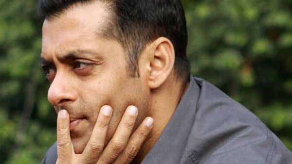 கார் டிவைர் உட்பட 3 பேருக்கு கொரோனா.. வீட்டில் தனிமைப்படுத்திக் கொண்ட பாலிவுட் ஹீரோ சல்மான் கான்!