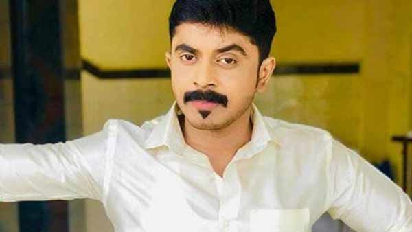 பிக்பாஸ் குவாரண்டைனில் இருந்து திடீரென வெளியேறிய வைல்டு கார்ட் ஆசிம்.. வெளியான அதிர்ச்சி காரணம்!