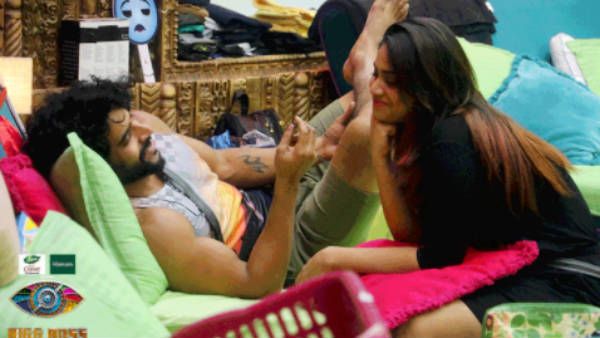 மிச்சர் முழுங்கி ஷிவானி இந்த வேலையை மட்டும் சரியா பண்ணுது..விஜய் டிவி மீமை பார்த்து காண்டான ஃபேன்ஸ்!