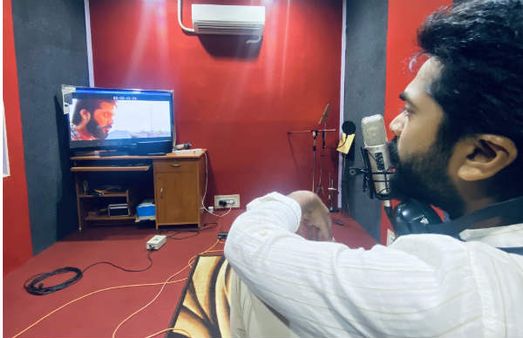 நேத்து ஆரம்பிச்ச மாதிரி இருக்கு, அதுக்குள்ள படம் முடிஞ்சிடுச்சா? 'ஈஸ்வரன்' டப்பிங்கை முடித்த சிம்பு