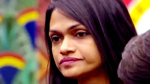 நான்தான் சிடுமூஞ்சு மேக்ஸ்.. வாங்கப்போறேன் டேக்ஸ்.. பாட்டு எழுதி பட்டைய கிளப்பிய சுச்சி!