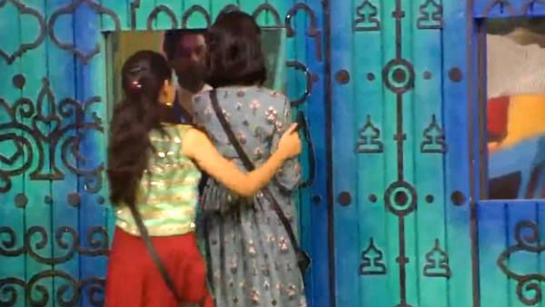 பிக் பாஸ் வீட்டில் இருந்து வெளியேற்றப்பட்ட பாடகி சுசித்ரா.. இந்தியளவில் டிரெண்டான #Suchi