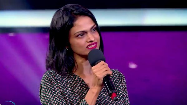 ஒரு சிங்கர் வெளியே போனா.. இன்னொரு சிங்கர் உள்ளே வராங்க.. இது பிக் பாஸா? இல்லை சூப்பர் சிங்கரா?