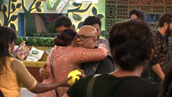 கடைசியில என் கையால சாப்பிடாமலேயே போயிட்டாரு.. கண்ணீர் விட்ட அர்ச்சனா.. கழுவி ஊற்றிய நெட்டிசன்ஸ்!