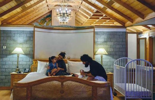 மலையாள பிரபல நடிகரின் க்யூட் ஃபேமிலி போட்டோ..அன்பை அள்ளித் தந்த ரசிகர்கள்!