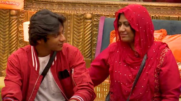 போச்சு.. ஆஜித் குடும்பம் என்ன பொசுக்குன்னு இப்படி சொல்லிட்டாங்க.. எகிறும் ஆரியின் கிரேஸ்!