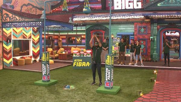 ஒரே ரிங்கில்.. ஒட்டி உரசி விளையாடிய பாலா டீம்.. தனித் தனி வளையமாக பிரித்து ஜெயித்த ஆரி டீம்!