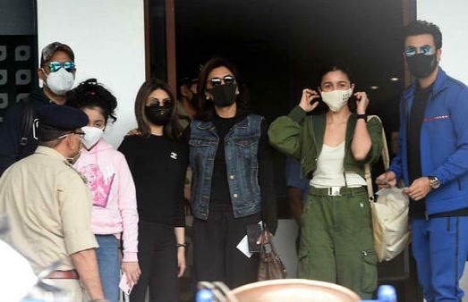 புத்தாண்டில் ஆலியா – ரன்பீர் நிச்சயதார்த்தமா? அதுக்குத்தான் அந்த இடத்துக்கு போனாங்களா.. உண்மை என்ன?