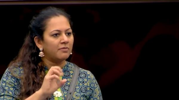 அர்ச்சனாவின் அடிமைகள்.. ஆரியை டார்கெட் பண்ணிட்டாங்க.. ரியோவை கேவலமாக விமர்சிக்கும் நெட்டிசன்ஸ்!