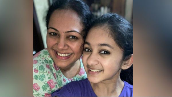 மை பாஸி குமாரு இஸ் பேக்.. கடவுள் இருக்கான் குமாரு.. அர்ச்சனா மம்மியுடன் மகள் சாரா.. க்யூட் செல்ஃபி!