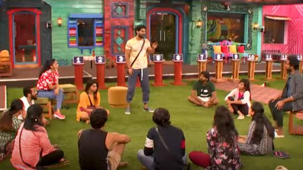 அதுக்கு கைத்தட்டின கூட்டம்தான நீங்க.. உங்களுக்கு ஒரு நியாயம் எனக்கு ஒரு நியாயமா.. மல்லுக்கட்டிய பாலா