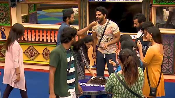 யாரையாவது ஹர்ட் பண்ணியிருந்தா சாரி.. ஆனா திரும்பவும் ஹர்ட் பண்ணுவேன்.. பாலா பிறந்தநாள் கொண்டாட்டம்!