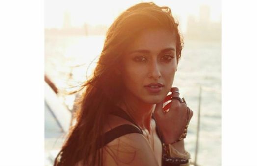 ப்ப்பா பாக்கவே கண்ணு கூசுதே.. பிகினியில் மிரட்டும் இலியானா!