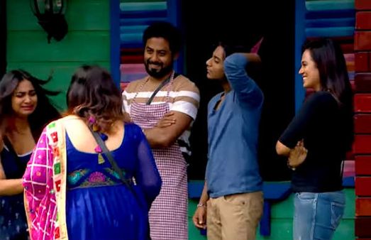 ஷிவானி அம்மா கோபப்பட்டது நியாயம்தான்..அம்மாவுக்கு தான் தெரியும் அந்த வலி.ட்ரெண்டாகும் ஷிவானி அம்மா!