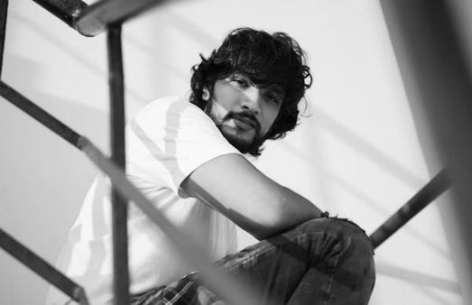 சைக்கிளில் சென்ற பிரபல நடிகரின் காஸ்ட்லி செல்போன் பறிப்பு.. சென்னையில் பரபரப்பு!