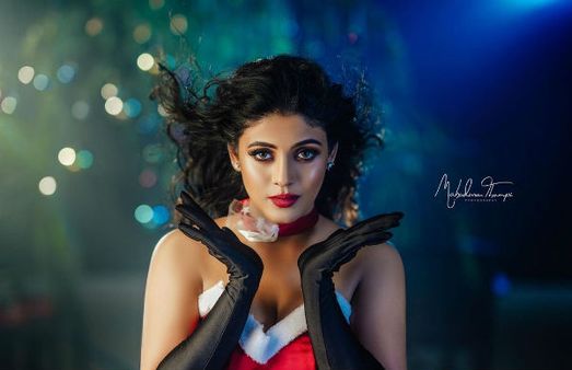 சாண்டா க்ளாஸ் லுக்கில் இனியா.. பக்காவான போட்டோஷூட்.. தெறிக்கும் இணையதளம்!