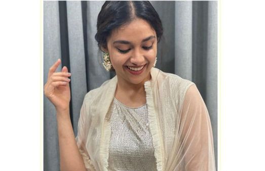 செல்ல நாய்குட்டியுடன் க்யூட் போட்டோஷூட்..ப்ப்பா.. என்ன அழகு.. வர்ணிக்க வார்த்தைகளே இல்லை!