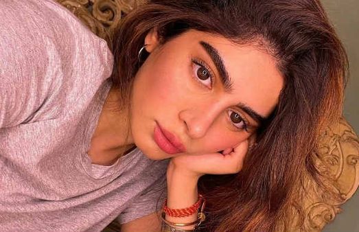 அக்காவை போலவே இணையத்தில் கலக்கும் குஷி கபூர்.. வைரலாகும் பிக்ஸ்!