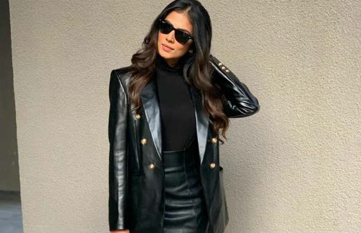 பிளாக் அண்ட் பிளாக்கில் மாஸ்டர் நாயகி.. அசந்துபோன ரசிகர்கள்!