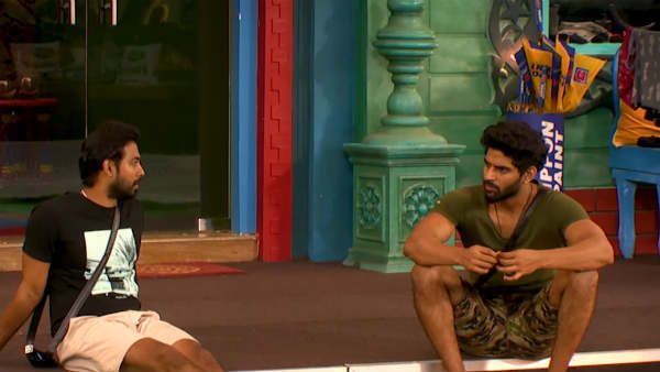 உனக்காவது ஷிவானி இருக்குடா.. நான்லாம் யார்கூட பேசுறது.. ஆரியை அணைத்துக்கொண்ட பாலா.. அள்ளும் புரமோ!