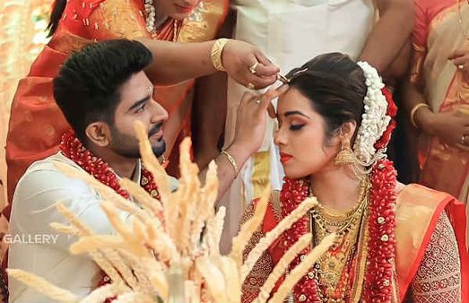 சொந்தங்கள் சூழ.. டிவி நடிகர் ராகுல் ரவி திருமணம்.. காதலியை கரம்பிடித்தார்.. ரசிகர்கள் வாழ்த்து!