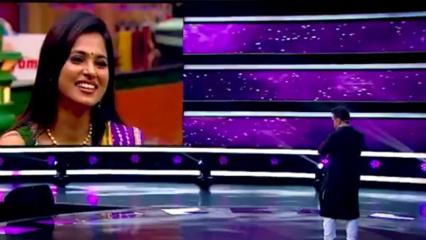 தாய்க்கிழவி சிரிக்காத ஆத்தா.. பயமா இருக்கு.. ரம்யா பாண்டியனை பங்கமாக கலாய்க்கும் நெட்டிசன்கள்!