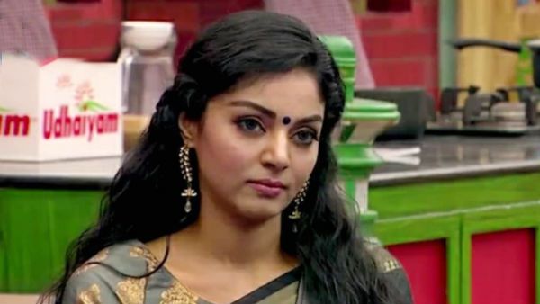 சனம் ஷெட்டி வெளியேற்றம்.. விஜய் டிவியை மீம் போட்டு விளாசித் தள்ளும் பிக் பாஸ் ரசிகர்கள்!