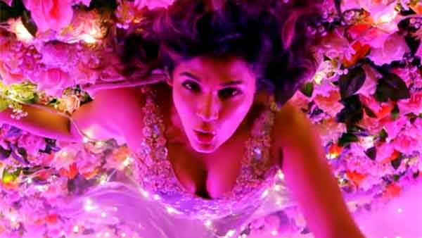 Shakeela Review.. எப்படியிருக்கு ஷகிலா பயோபிக்? கொஞ்சம் உண்மையும் ஏராளமான கற்பனைகளும்