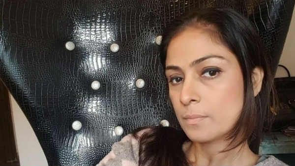 நரைத்த முடி.. சுருங்கிய கன்னம்..சிம்ரன் வெளியிட்ட மேக்கப் இல்லா புகைப்படம்.நொறுங்கிப்போன ரசிகர்கள் !