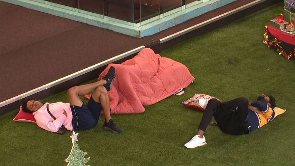 இரவு முழுக்க கண் விழித்து காத்திருந்த ஆரி டீம்.. குறட்டை விட்டுத் தூங்கி ஸ்கோர் பண்ண சோம் டீம்!