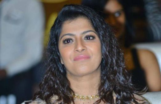 மர்மநபர்கள் கைவரிசை.. பிரபல நடிகையின் சோசியல் மீடியா கணக்குகள் முடக்கம்.. ரசிகர்களுக்கு எச்சரிக்கை!