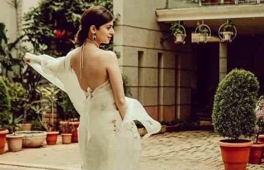 புடவையில் மஜாவா போஸ் கொடுத்த வேதிகா...பின்னழகில் மயங்கிப் போன இளசுகள்!