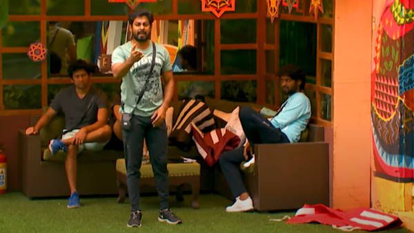 விளையாட விடாமலே வின் பண்ண பார்த்த பாலாஜி.. வேண்டுமென்றே ஆரியிடம் வம்பு.. விளாசும் ரசிகர்கள்!